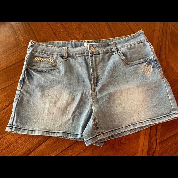 Cato’s Jean Shorts - Picture 1 of 3